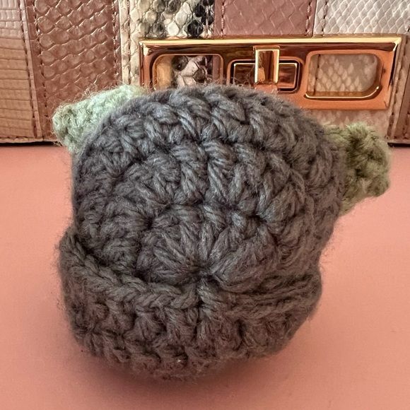 Mini Crochet Grogu in Hover Chair Mandalorian - Picture 3 of 4